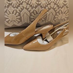 NWT easy street shoe size 8 color nude